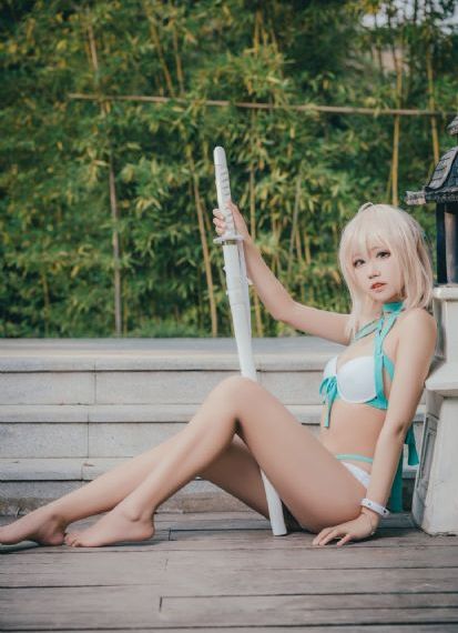 欧美遮副乳内衣走秀_超清在线视频播放